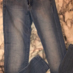 Jeans - Nyskick, knappt använda. 