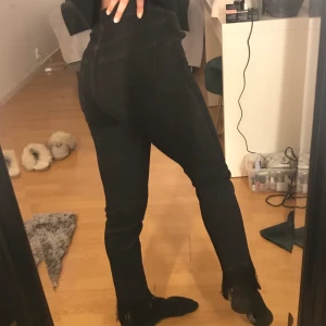 Svarta Ivyrevel byxor! - Ett par otroligt balla byxor från ivyrevel!!! 