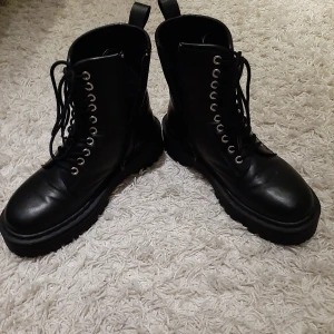 Pull&Bear boots  - Nice and cozy black boots , storlek 38