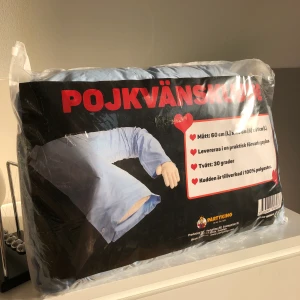 Pojkvänskudde - Helt oanvänd pojkvänskudde kvar i förpackningen!✨ köparen står för frakten!