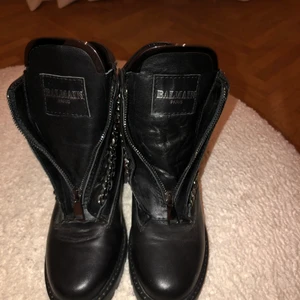Balmain kängor  - Svarta helt oanvända Balmain kängor i storlek 39. (Passar även storlek 38 då dom är ganska smala) 