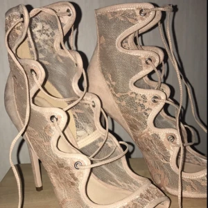  - Fina & Romantiska klackar från Asos😍 Helt oanvända! Nypris 400