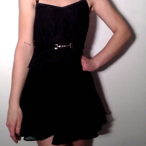  - Svart klänning från Ida Sjöstedt i superbra skick. Storlek Small, passar XS/S.