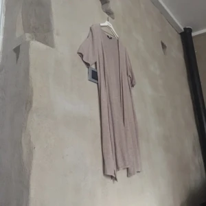  - Lång kofta med korta armar, från Bik Bok! Har tyvärr inte kommit till användning så mycket som jag trodde, dvs använd enstaka gånger! :)