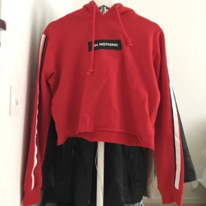  - Snygg o mysig hoodie från bik bok. Använd fåtal gånger.  Swish, frakt tillkommer. 🌸