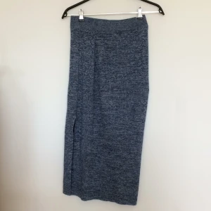  - Set med långkjol och crop top