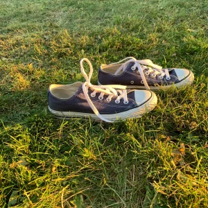 Converse  - Converse nästan oandvända säljer pgr av att dem är försmå💖 I storlek 37, 340kr inkl frakt 💖