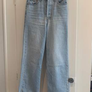 Levis jeans (ribcage straight) storlek 24, super super fint skick!!