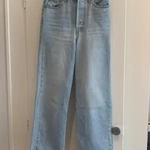 Levis jeans (ribcage straight) storlek 24, super super fint skick!!