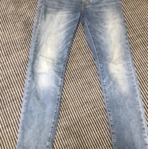 Levis herr 511 slim  - W30 L32, mycket bra skick ingen fläck eller liknande. Säljer då byxorna är för små för mig. 