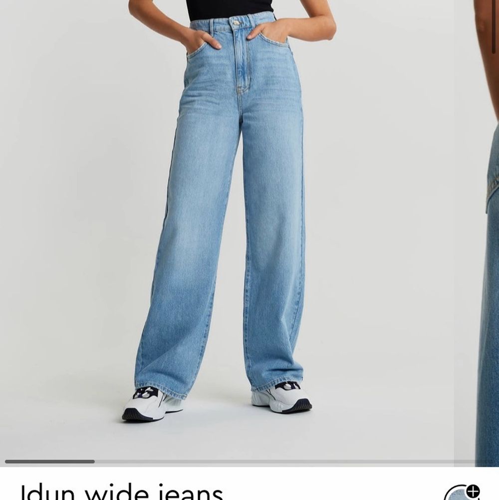 Säljer nu dessa jeans från Gina , toppskick utan  slitningar, dessa är i strlk 38 och sitter perfekt på mig som är 171cm. De sitter ungefär som på bild 1. Gråsvarta i färgen som syns på bild 2,3. Kund står för frakt eller mötas i Sthlm:). . Jeans & Byxor.