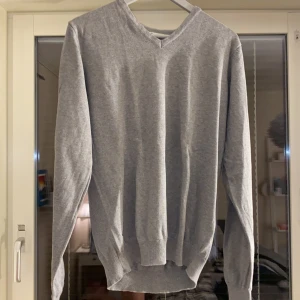 Tröja - Grå tröja (Man) 