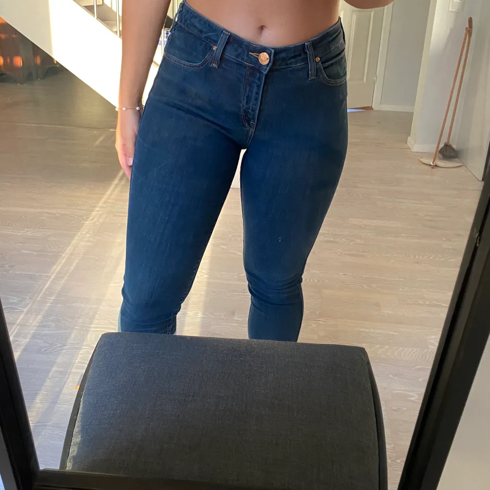 Midrise jeans från lee i superbra skick!🥰. Jeans & Byxor.