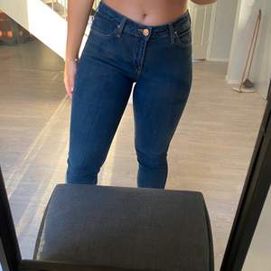 Midrise jeans från lee i superbra skick!🥰