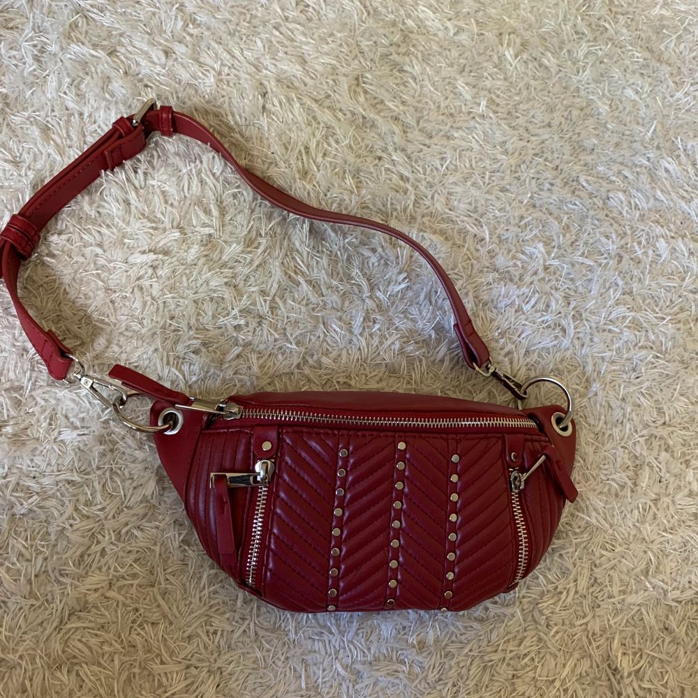 Röd väska från Zara - Zara | Plick Second Hand