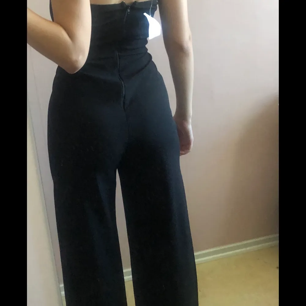 Oanvänd jumpsuit. . Övrigt.