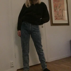 Lee jeans köpt på humana - Snygga Lee jeans köpta på humana! Står strl 31/34 i min passar mig som har 27/30, lite stora i midjan bara så tror de skulle passa perfekt till någon som har 28/29 i midja! Säljer pga att jag inte har användning för de. Fint skick! Möts i Stockholm eller fraktar mot fraktkostnad. Hör av dig om du har några funderingar🦋💕🐟🦄💗💞