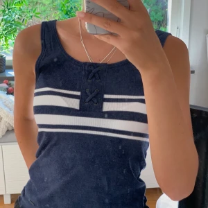 Hollister linne  - Säljer detta fina blåa linne från holister som har bara använts några få gånger så är som gott som ny. Skulle säga arts det passar s/m 