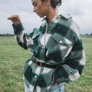 Zara Jacka - Säljer min fina jacka från zara, bra skick❤️ Skriv privat vid intresse! Köparen står för frakt🥰 Många intresserade så kör på budgivning!❤️ Högsta bud just nu: 375kr✨