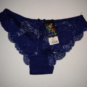 5 ST NYA TROSOR  - Helt nya trosor i spets, storlek XL! Jättefina med lappar kvar! Fem stycken, frakt ingår! ☺️ 