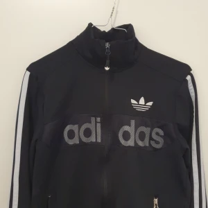 Adidas kofta  - Adidas kofta orginal pris 450 kr Mitt pris 250 kr + frakt 