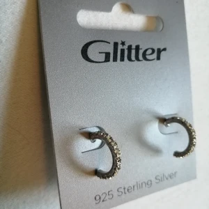 Silver örhängen  - Nya och oanväda silver örhängen inköpta för 185kr men säljer för endast 100kr