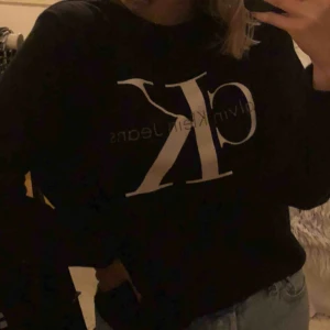  - Calvin Klein jeans sweatshirt 🦋 köparen står för frakt