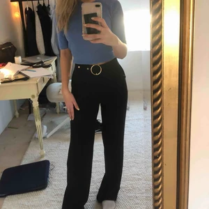  - Raka kostymbyxor som aldrig kommit till användning. 