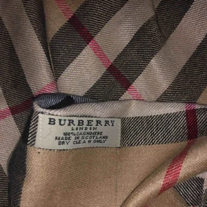  - Halsduk burrbery cashmere 