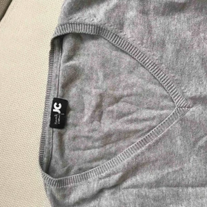  - Grå långärmad med v ringning från JC❣️😁