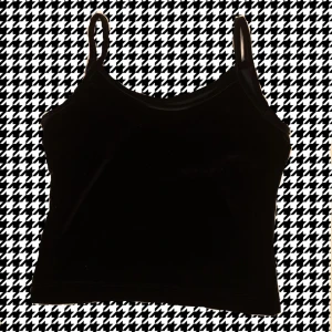  - Svart sammetslinne i strlk M!! Fint skick! Köparen står för frakten:)