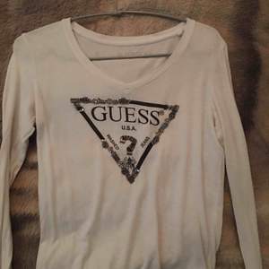 Snygg Guees tröja i storlek s säljs för 150kr