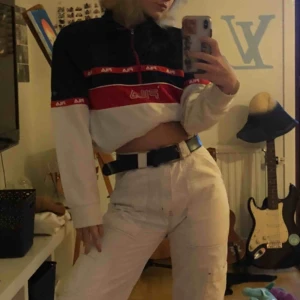  - Jättesnygg oversized vintage fila sweater, väl använd  då den är secondhandad, frakt tillkommer