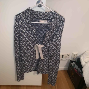  - Odd Molly kofta, mycket bra skick, användas ett fåtal gånger