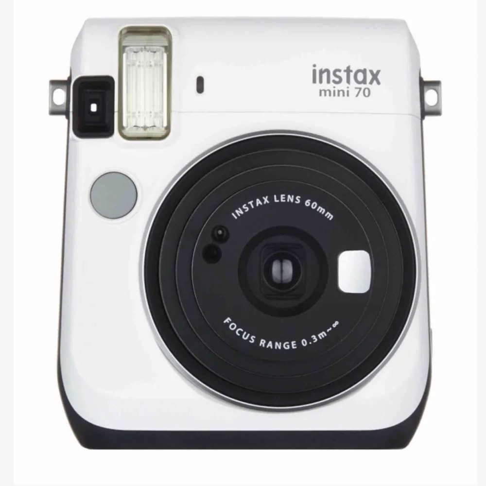 Säljer min vita polaroidkamera Instax Mini 70, pga att jag har två. Nypris ca 1000kr. Använd men fungerar precis som ny. Kan skicka med ett filmpaket med 10st filmpapper för 70 kr. Frakt på ca 100kr tillkommer. 🥰🥰. Övrigt.