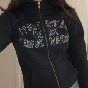  - Vintage Peak performance hoodie i stl xs. Frakten kostar 30kr och ingår inte i priset 