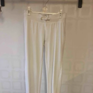  - Säljer mina mjukisar från Cubusc aldrig använda. Frakten blir 60kr☺️