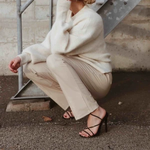  - PU byxor endast använda på denna bilden. Spårbar frakt tillkommer för 63kr