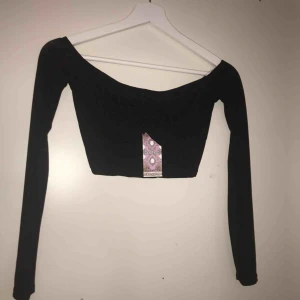  - Kort topp från boohoo oanvänd med lappar kvar!