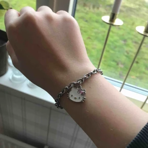  - Asballt armband jag gjort själv. Fraktar mot avgift som ligger på 9kr (redan inräknad i priset)☺️