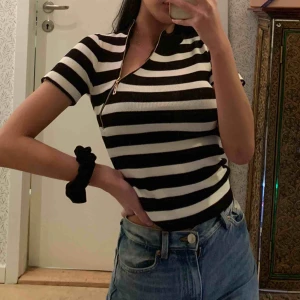  - Randig top som man kan justera. oanvänd.  Frakt tillkommer💃🏻