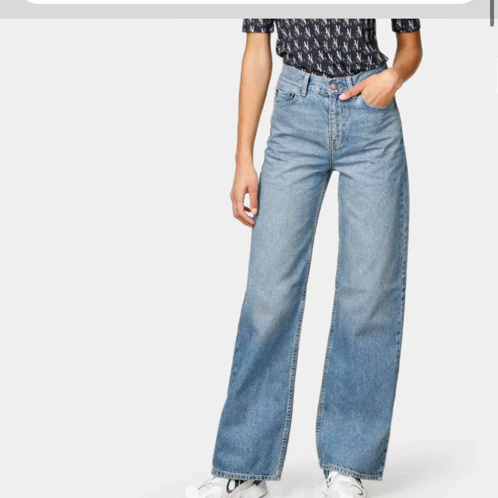 Helt nya Jeans från Junkyard jätte populära just nu, aldrig använda så skulle säga att det är i nyskick, priset kan diskuteras vid snabb affär. Jeans & Byxor.