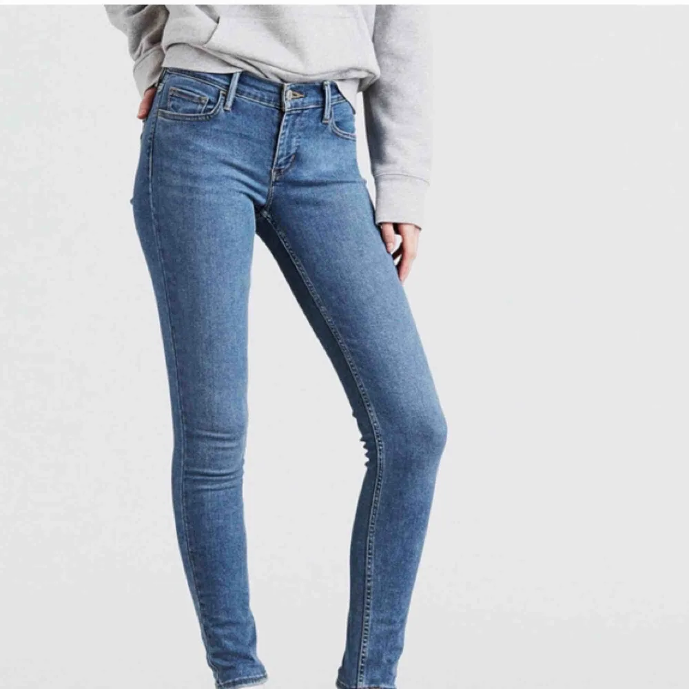Nya Levis 710 Hypersculpt Super Skinny Jeans  Orderbrkräftelse kan skickad med. Skickas endast med spårbar frakt som ingår. Ditt pris 399kr. Jeans & Byxor.