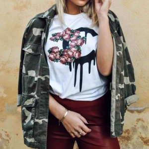  - T-shirt från Doctor fake, knappt använd. 