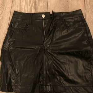  - Läder kjol