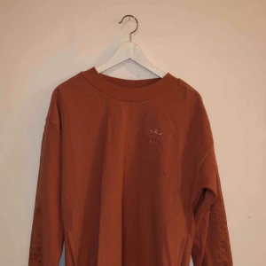  - Oversized sweatshirt Adidas storlek XS Aldrig använd 