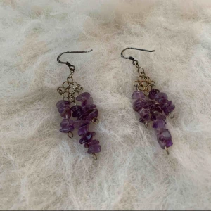  - Kan mötas upp vid t-centralen eller Odenplan, kan skicka via post 10kr på frakt