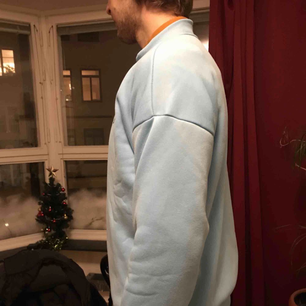 A Christmas gift that was one size too big. Sky blue sweater with tagline “coffee first”, new, never worn. Tröjor & Koftor.