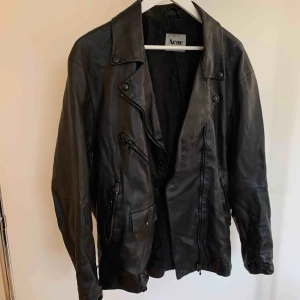  - Skinnjacka från Acne , nypris 12 000kr