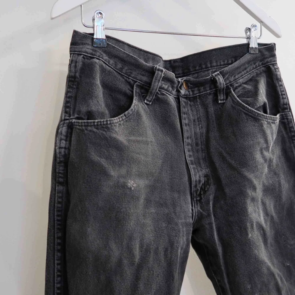 Secondhand Jeans i storlek W32 L32  (Passar mig som har storlek 38-40). Jeans & Byxor.